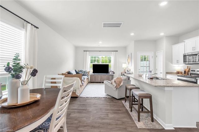 1196 Evelynnview Lane, Kernersville, NC 27284