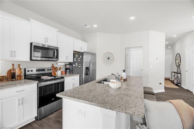 1196 Evelynnview Lane, Kernersville, NC 27284