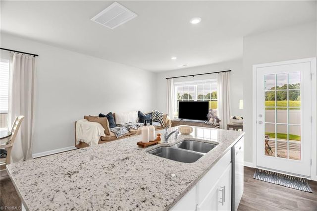 1196 Evelynnview Lane, Kernersville, NC 27284