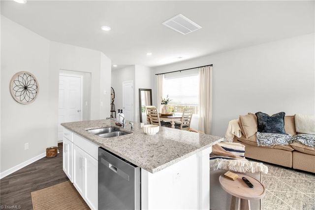 1196 Evelynnview Lane, Kernersville, NC 27284