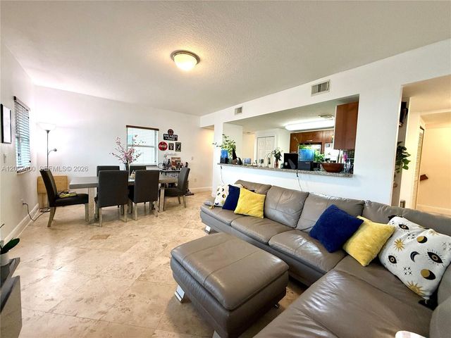 1033 SW 9th Ct M-2, Miami, FL 33130