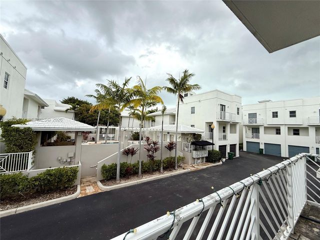 1033 SW 9th Ct M-2, Miami, FL 33130