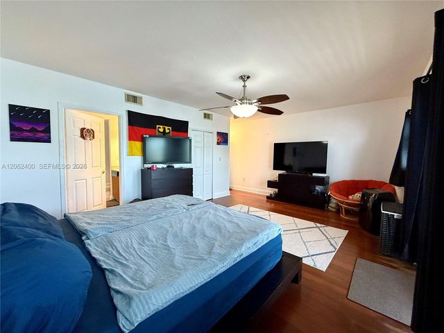 1033 SW 9th Ct M-2, Miami, FL 33130