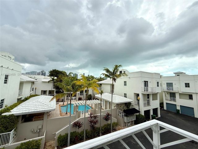 1033 SW 9th Ct M-2, Miami, FL 33130