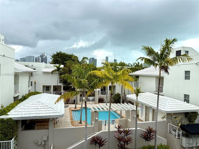 1033 SW 9th Ct M-2, Miami, FL 33130