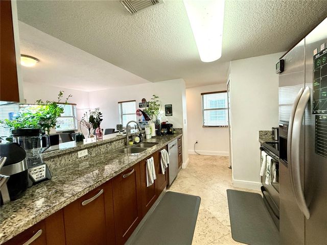 1033 SW 9th Ct M-2, Miami, FL 33130