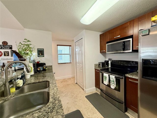 1033 SW 9th Ct M-2, Miami, FL 33130