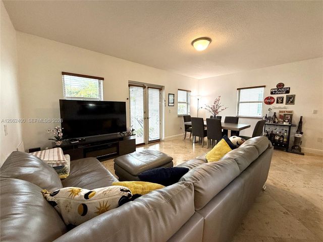 1033 SW 9th Ct M-2, Miami, FL 33130