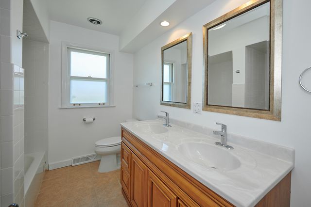 9027 Kenton Avenue, Skokie, IL 60076