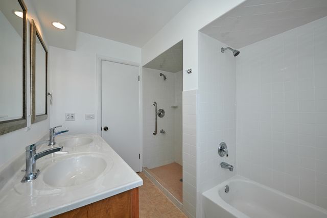 9027 Kenton Avenue, Skokie, IL 60076