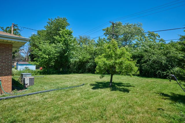 9027 Kenton Avenue, Skokie, IL 60076