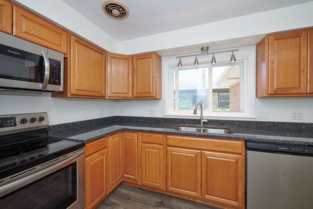 9027 Kenton Avenue, Skokie, IL 60076