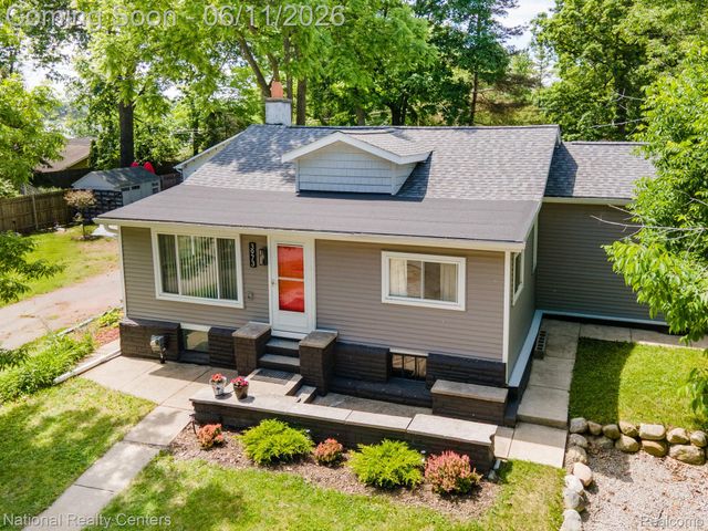 3973 Oak Knoll Road, Waterford Charter Township, MI 48328