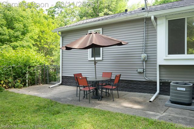3973 Oak Knoll Road, Waterford Charter Township, MI 48328