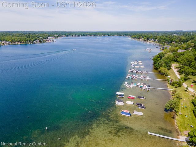 3973 Oak Knoll Road, Waterford Charter Township, MI 48328