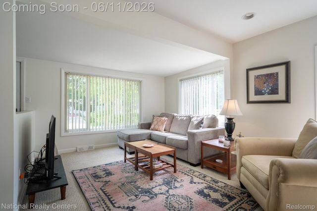 3973 Oak Knoll Road, Waterford Charter Township, MI 48328