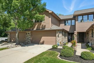 622 Brookside Drive, Crown Point, IN 46307