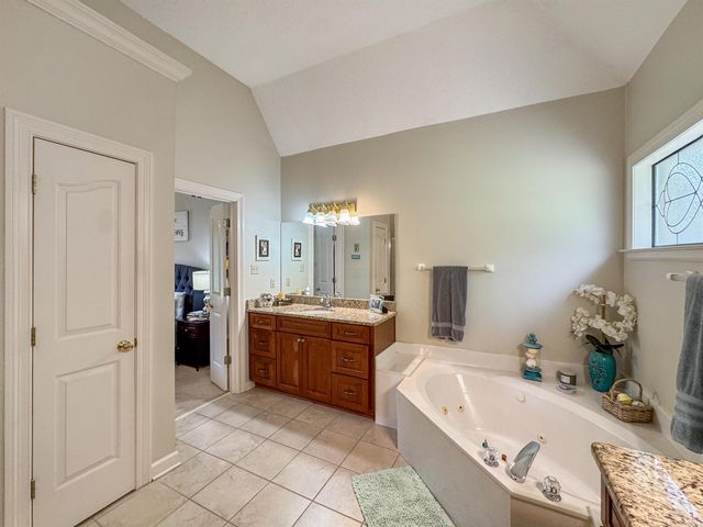 7733 SUNNY TRAIL DR, Bartlett, TN 38135