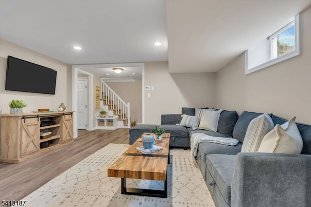 166 Washington Ave, Chatham Boro, NJ 07928