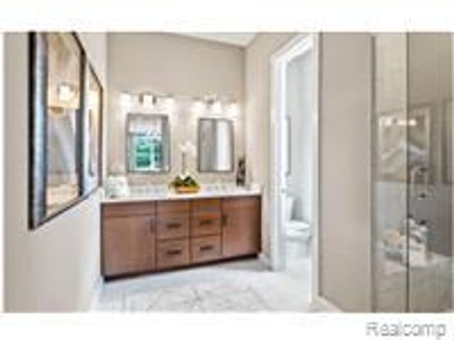 5620 Suffolk Ct. Court, West Bloomfield, MI 48322