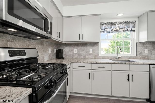15 Rhea Run, Hampton Twp., NJ 07860