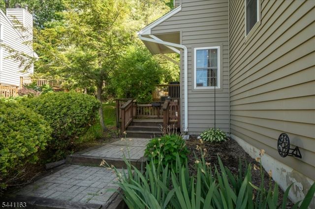 15 Rhea Run, Hampton Twp., NJ 07860