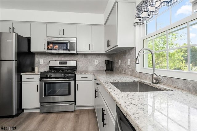 15 Rhea Run, Hampton Twp., NJ 07860