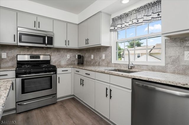 15 Rhea Run, Hampton Twp., NJ 07860