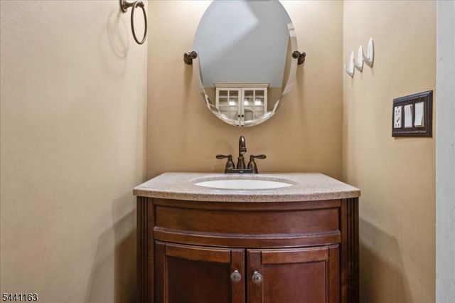15 Rhea Run, Hampton Twp., NJ 07860
