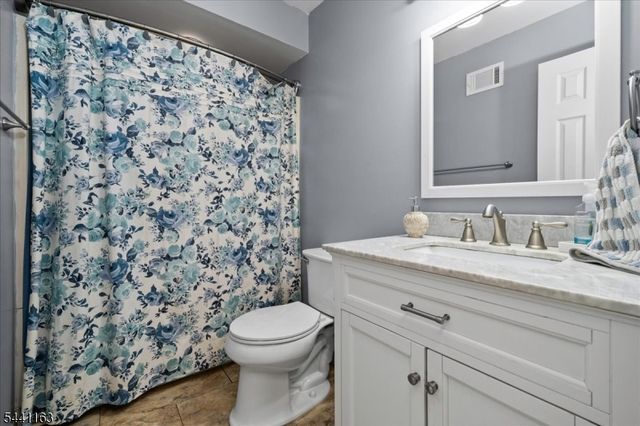 15 Rhea Run, Hampton Twp., NJ 07860