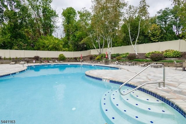 15 Rhea Run, Hampton Twp., NJ 07860