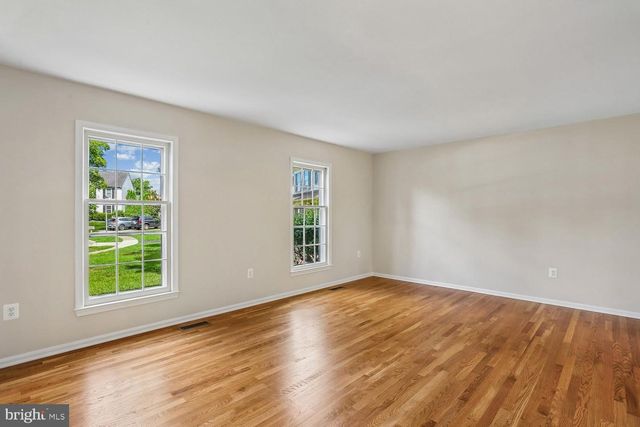 12 LILY POND CT, Rockville, MD 20852