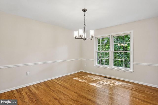 12 LILY POND CT, Rockville, MD 20852