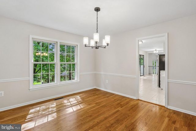 12 LILY POND CT, Rockville, MD 20852