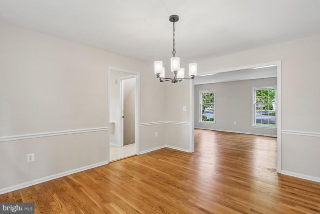12 LILY POND CT, Rockville, MD 20852