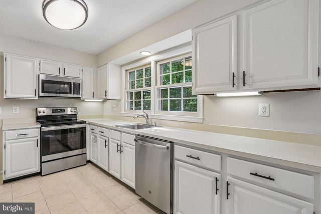 12 LILY POND CT, Rockville, MD 20852