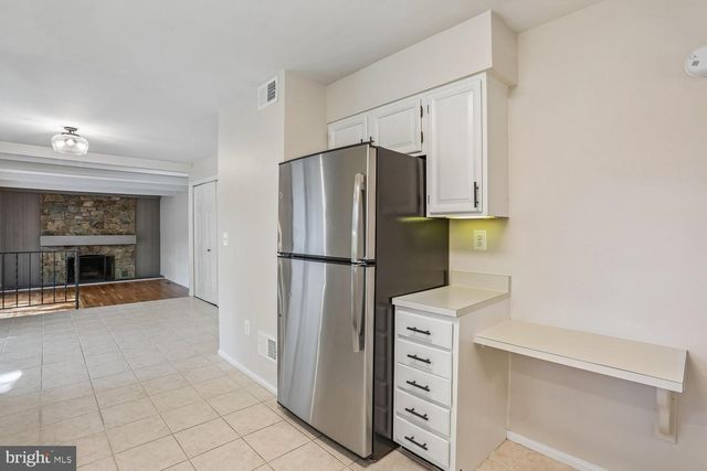 12 LILY POND CT, Rockville, MD 20852
