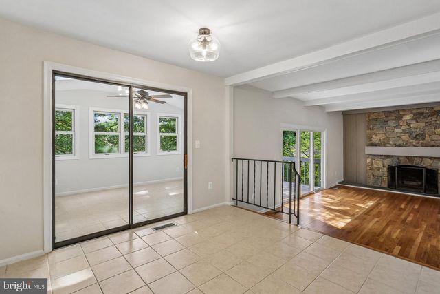 12 LILY POND CT, Rockville, MD 20852