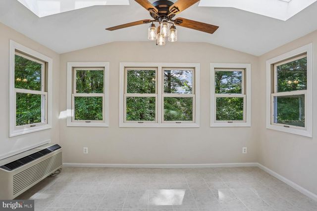 12 LILY POND CT, Rockville, MD 20852
