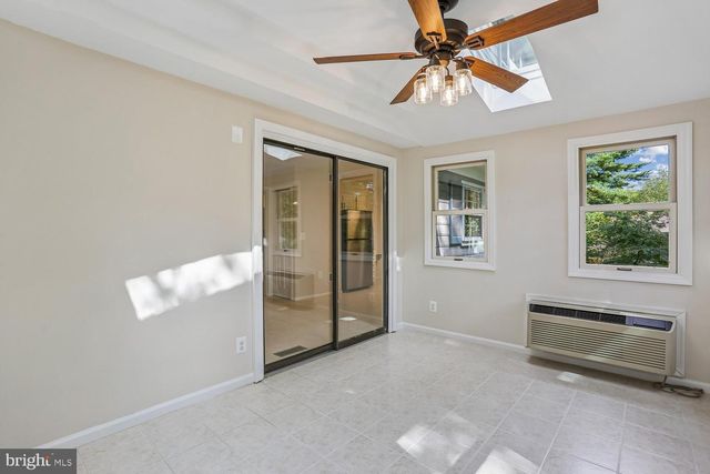 12 LILY POND CT, Rockville, MD 20852