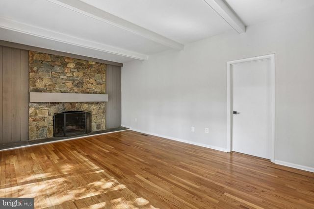 12 LILY POND CT, Rockville, MD 20852