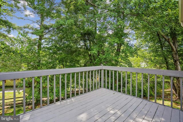 12 LILY POND CT, Rockville, MD 20852