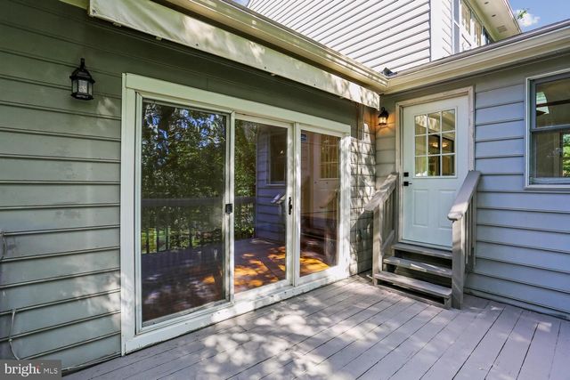 12 LILY POND CT, Rockville, MD 20852