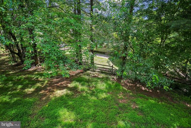 12 LILY POND CT, Rockville, MD 20852