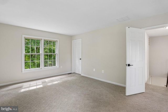 12 LILY POND CT, Rockville, MD 20852