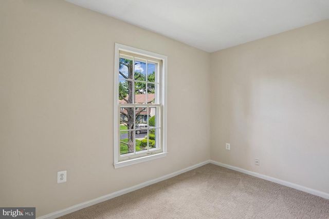 12 LILY POND CT, Rockville, MD 20852