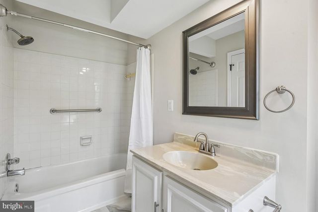 12 LILY POND CT, Rockville, MD 20852