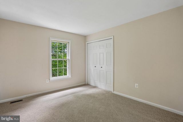 12 LILY POND CT, Rockville, MD 20852