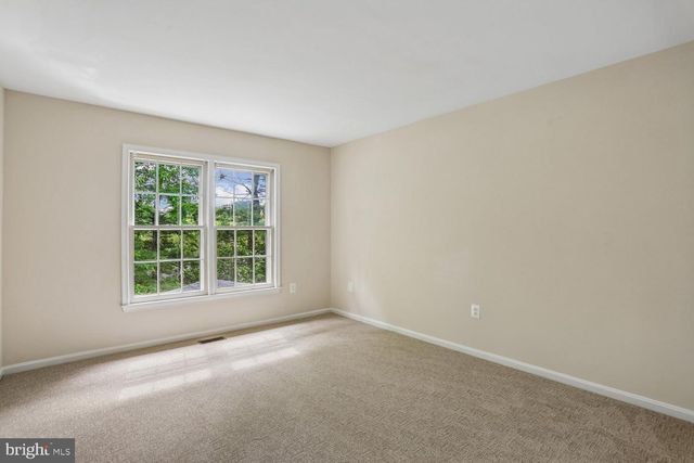 12 LILY POND CT, Rockville, MD 20852