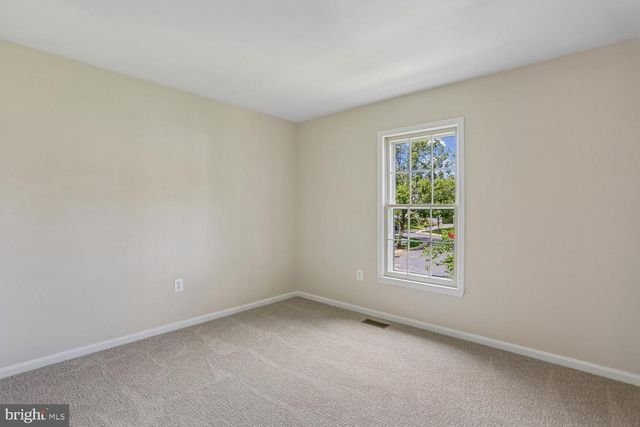 12 LILY POND CT, Rockville, MD 20852